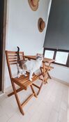Table et 2 chaises de jardin en bois avec coussins jaunes FIJI_867185