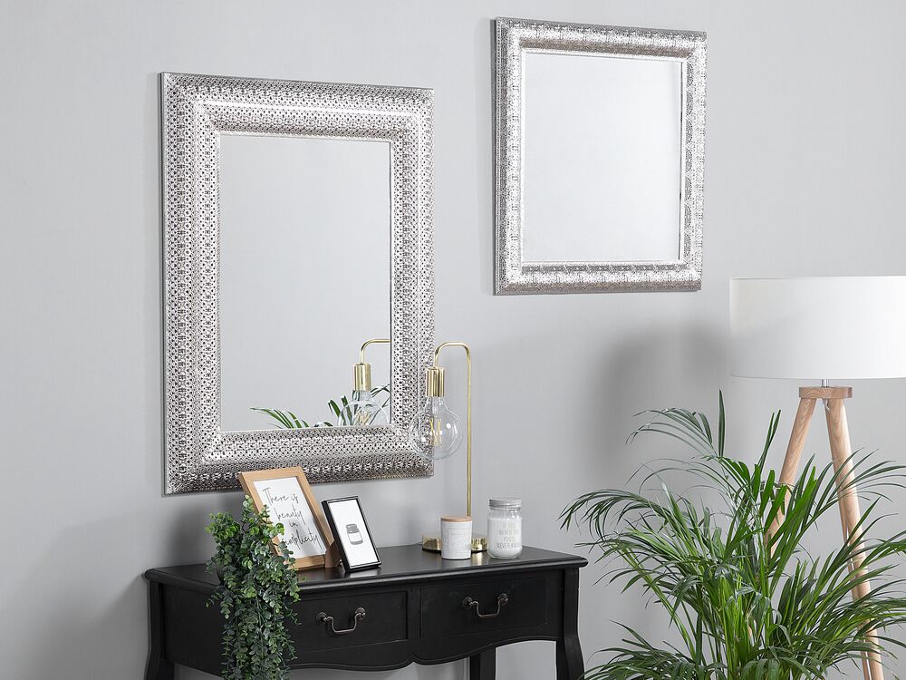 Espejo de pared plateado 70x90 cm PORDIC | Beliani.es