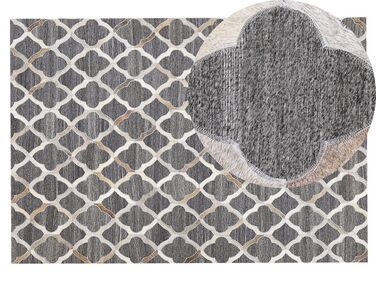 Kožený koberec v šedé a béžové barvě 140 x 200 cm ROLUNAY 