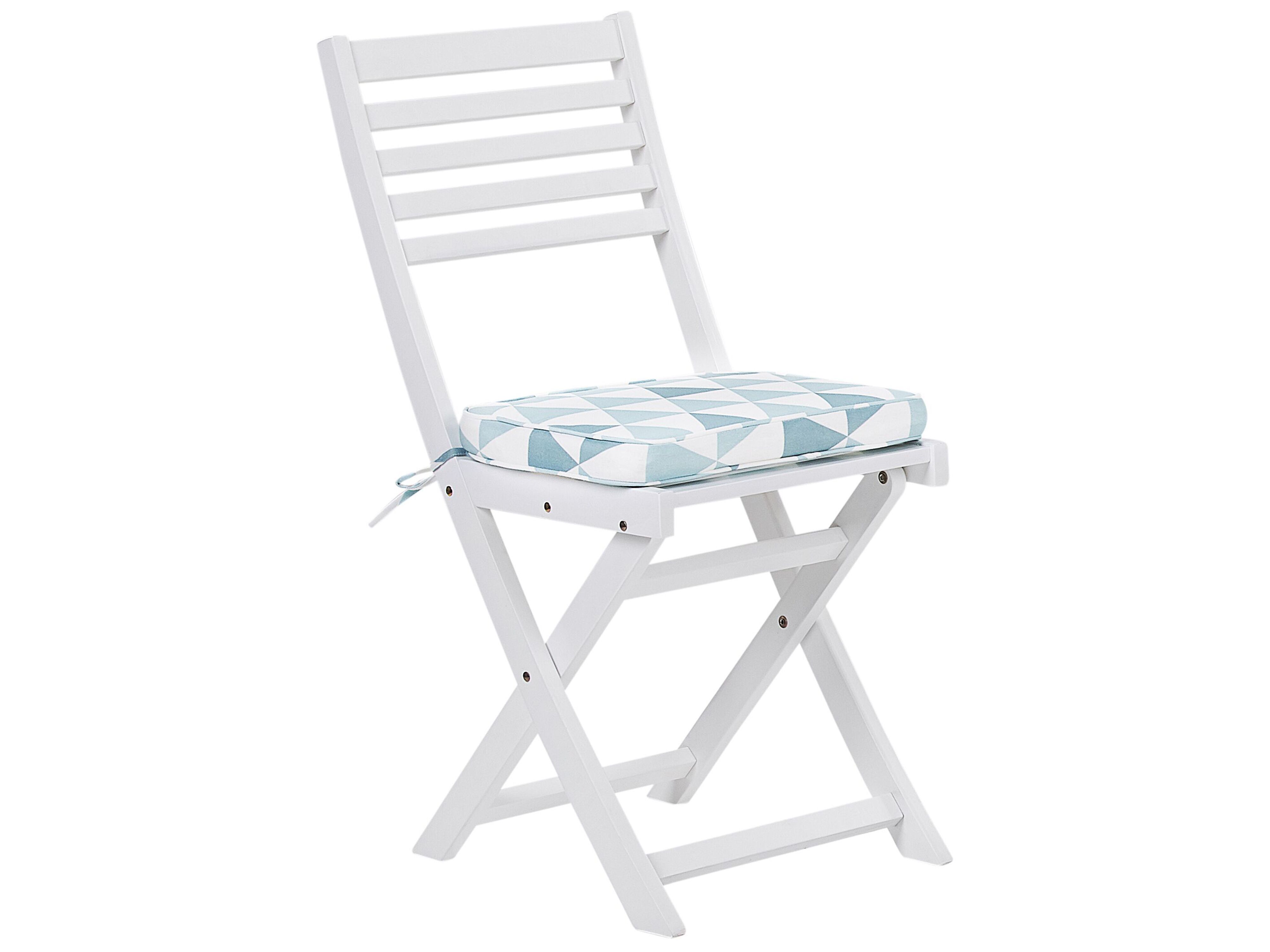 Table Et 2 Chaises De Jardin Blanches En Bois Avec Coussins Bleus Trevor