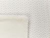 Narzuta na łóżko tłoczona 150 x 200 cm biała SURMI_917655