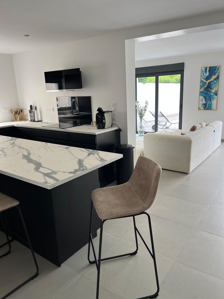 Lot de 2 chaises de bar en tissu beige FRANKS Beliani.fr