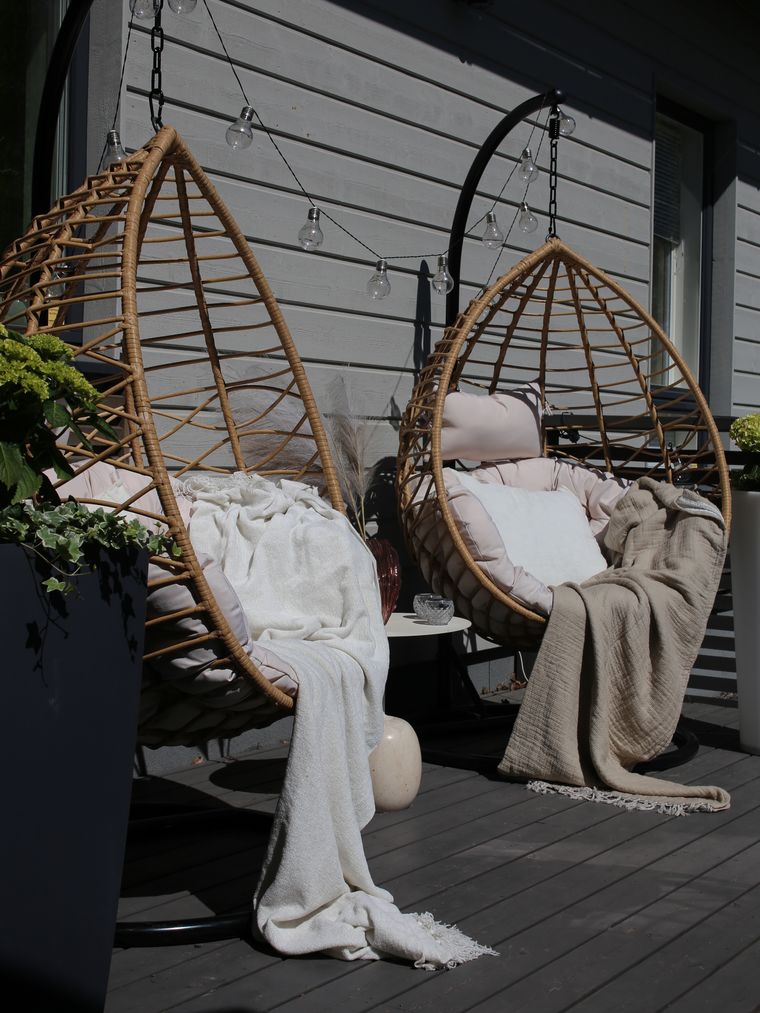 Hängstol med stativ rotting natur/beige ARSITA | Beliani.se