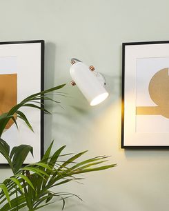 Seinävalaisin metalli valkoinen TYRIA Seinävalaisin metalli valkoinen TYRIA