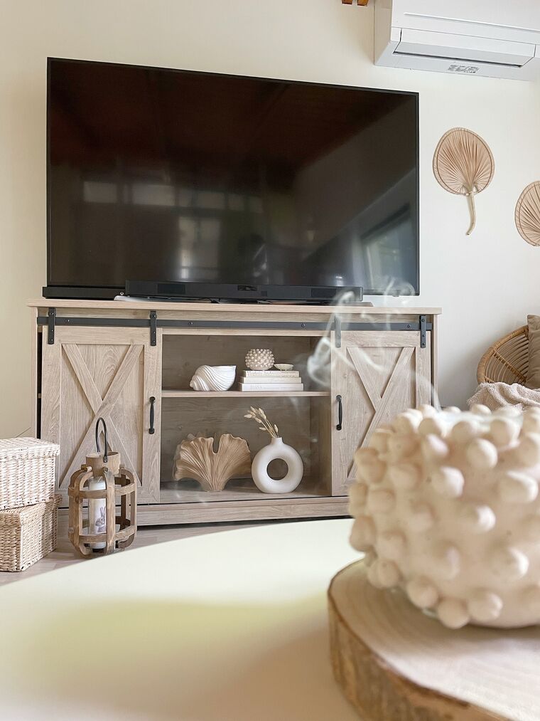 TV Stand Light Wood ULAN Beliani.co.uk