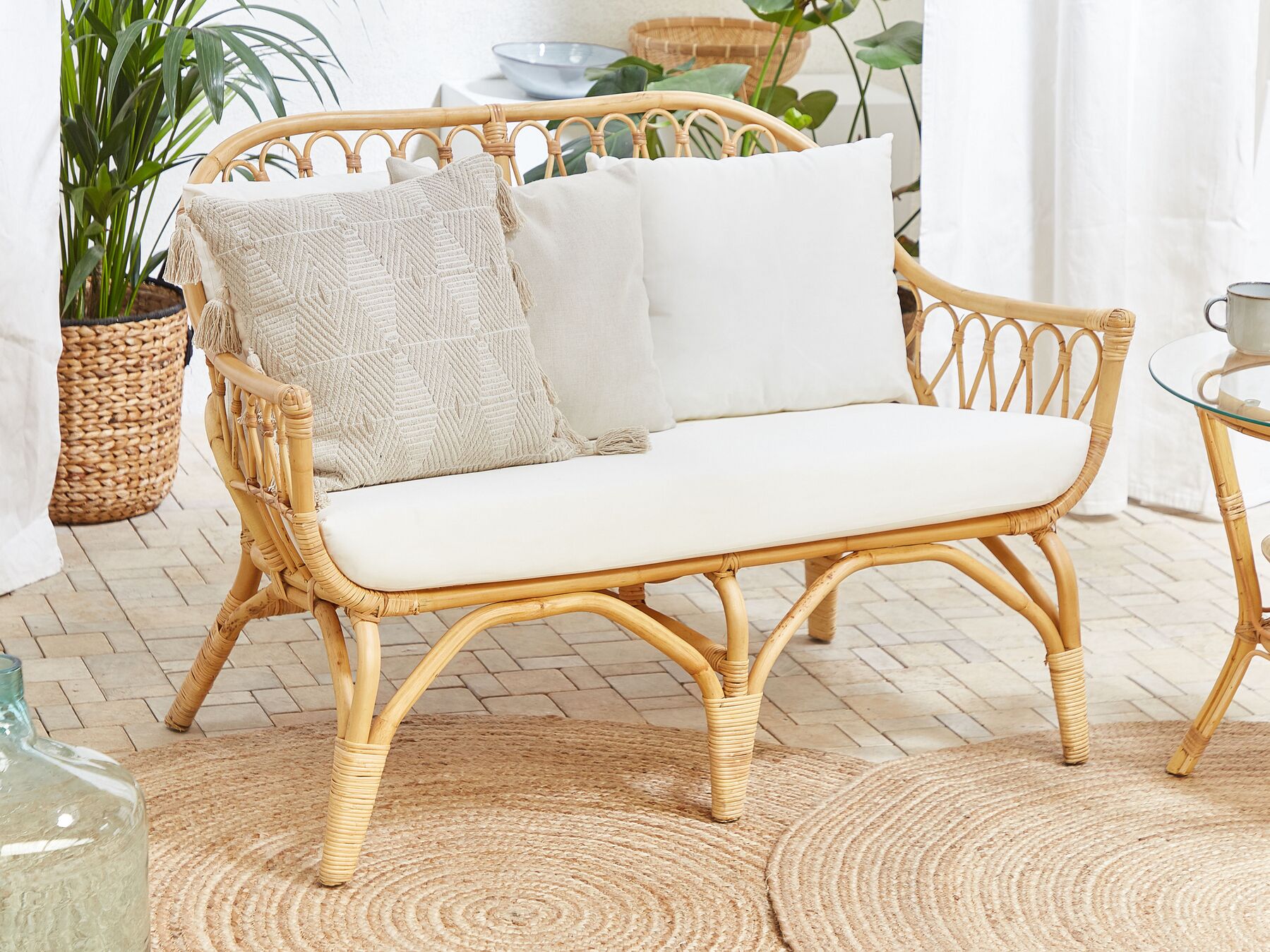 Conjunto de jardín 4 plazas de ratán con cojines blancos SIBARI