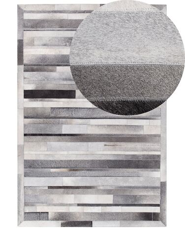 Tappeto in pelle grigio chiaro 140 x 200 cm AZAY