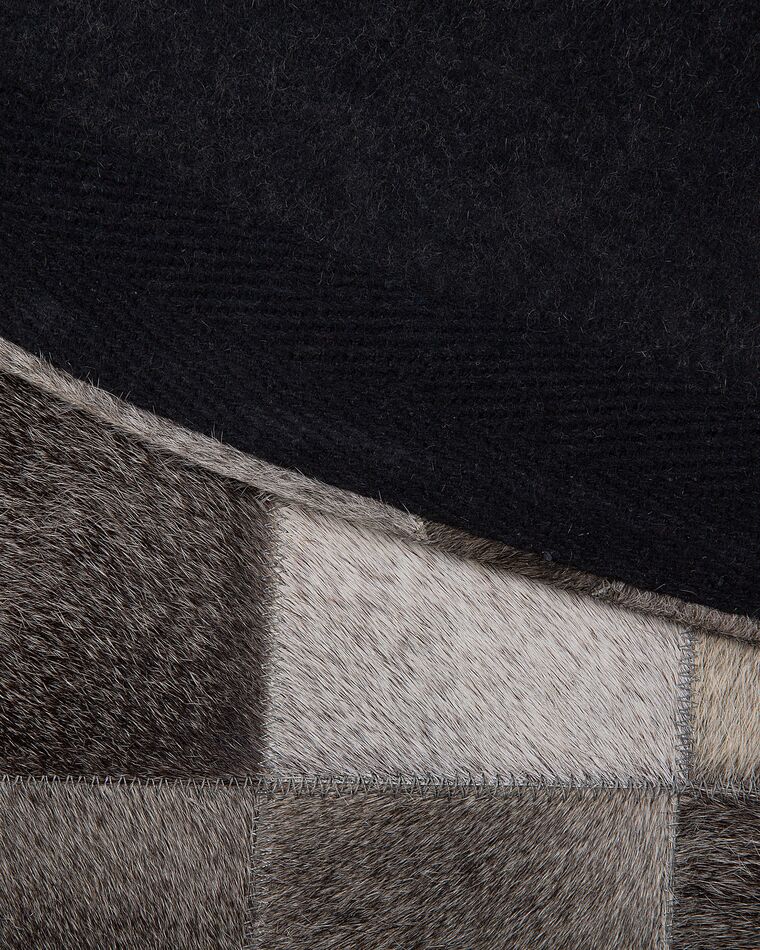 Round Cowhide Area Rug ⌀ 140 cm Grey BERGAMA Beliani.co.uk