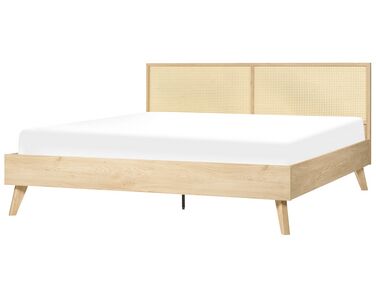 Ratanová postel 180 x 200 cm světlé dřevo MONPAZIER