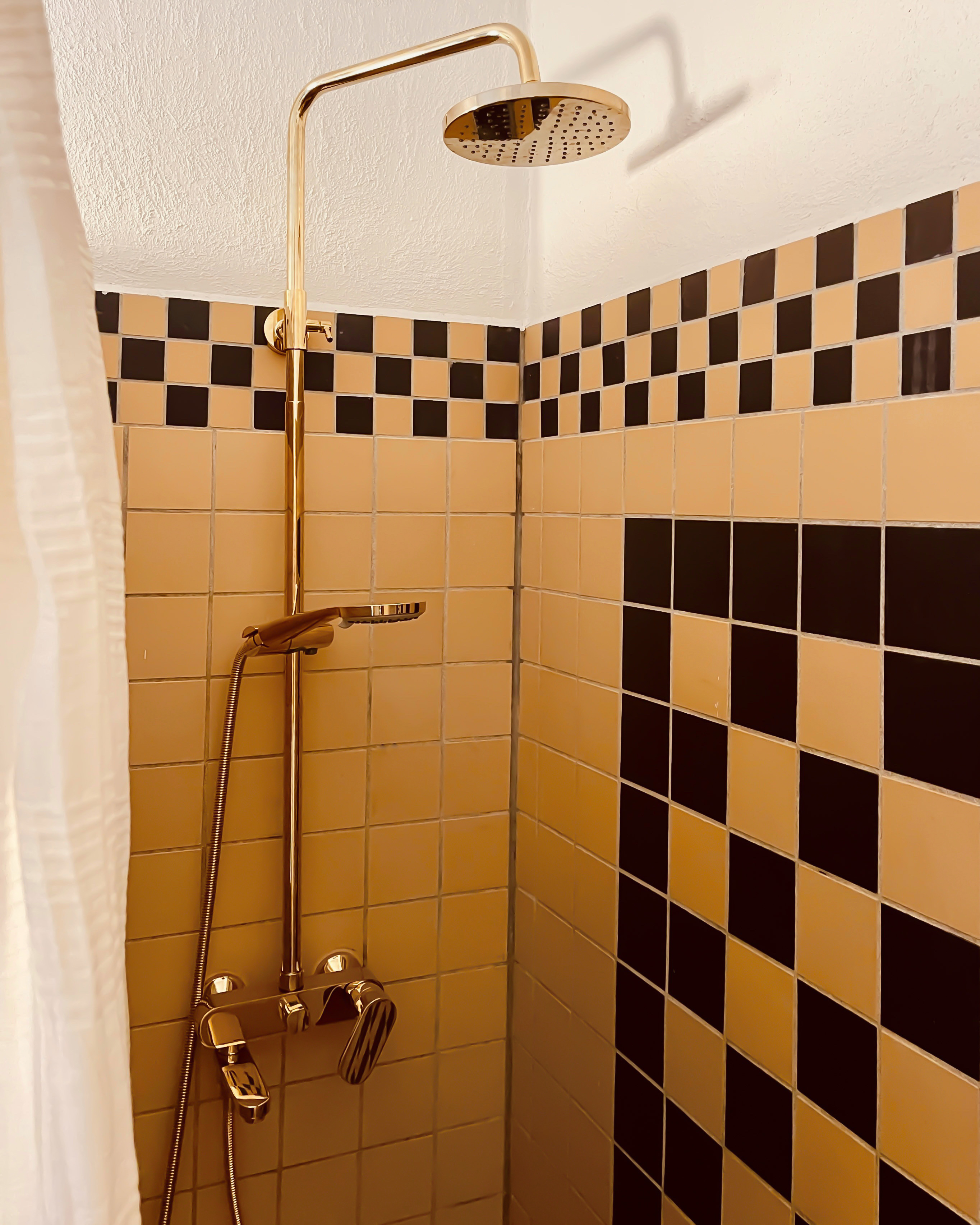 Set miscelatore doccia con soffione oro GURARA_853786