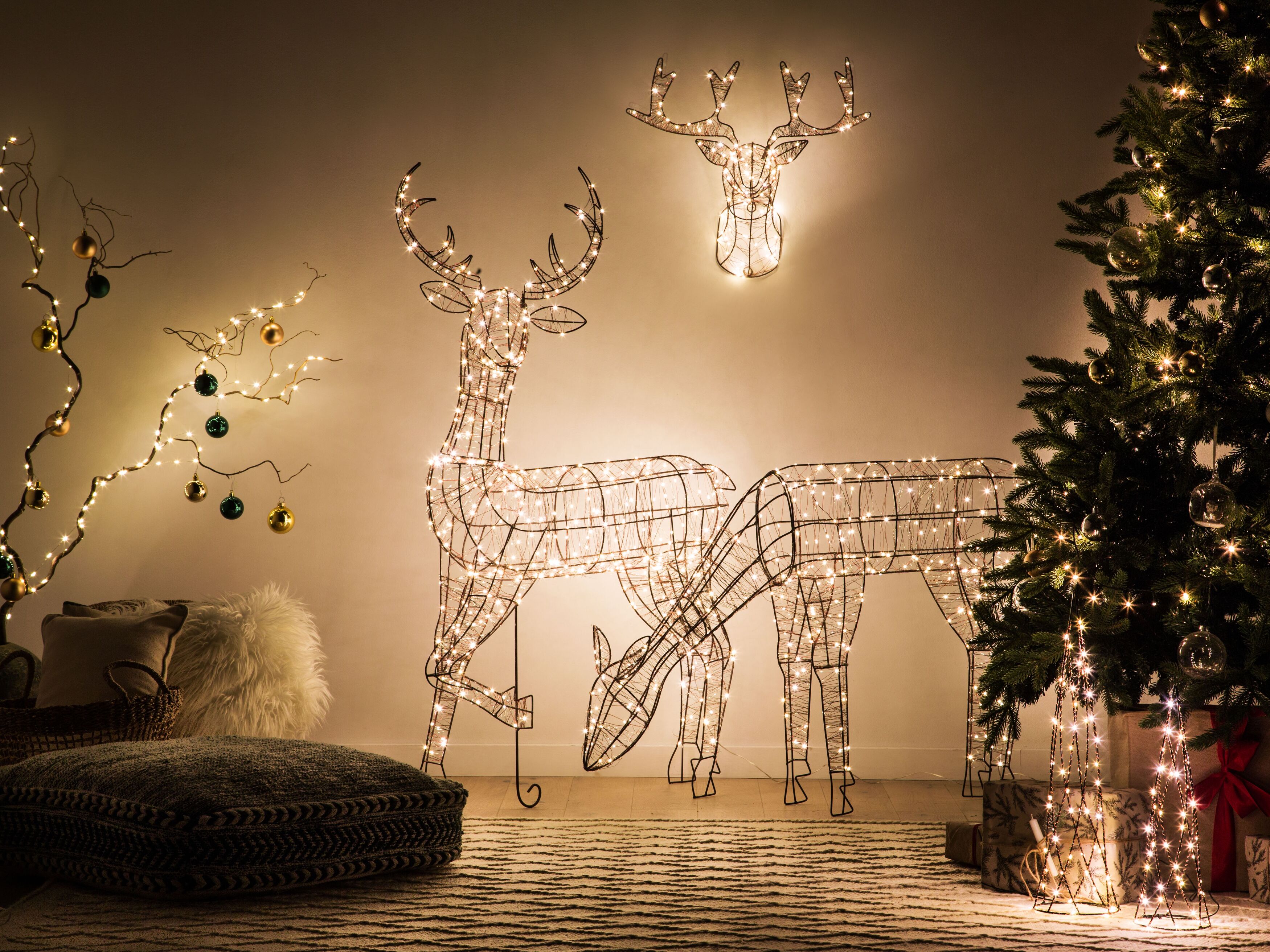 Beliani LED Weihnachtsdekoration Rentier – Bunte Outdoor Beleuchtung | 80x90 Cm Kunststofffigur Mit Kabel Beliani LED Weihnachtsdekoration Rentier – Bunte Outdoor Beleuchtung | 80x90 Cm Kunststofffigur Mit Kabel