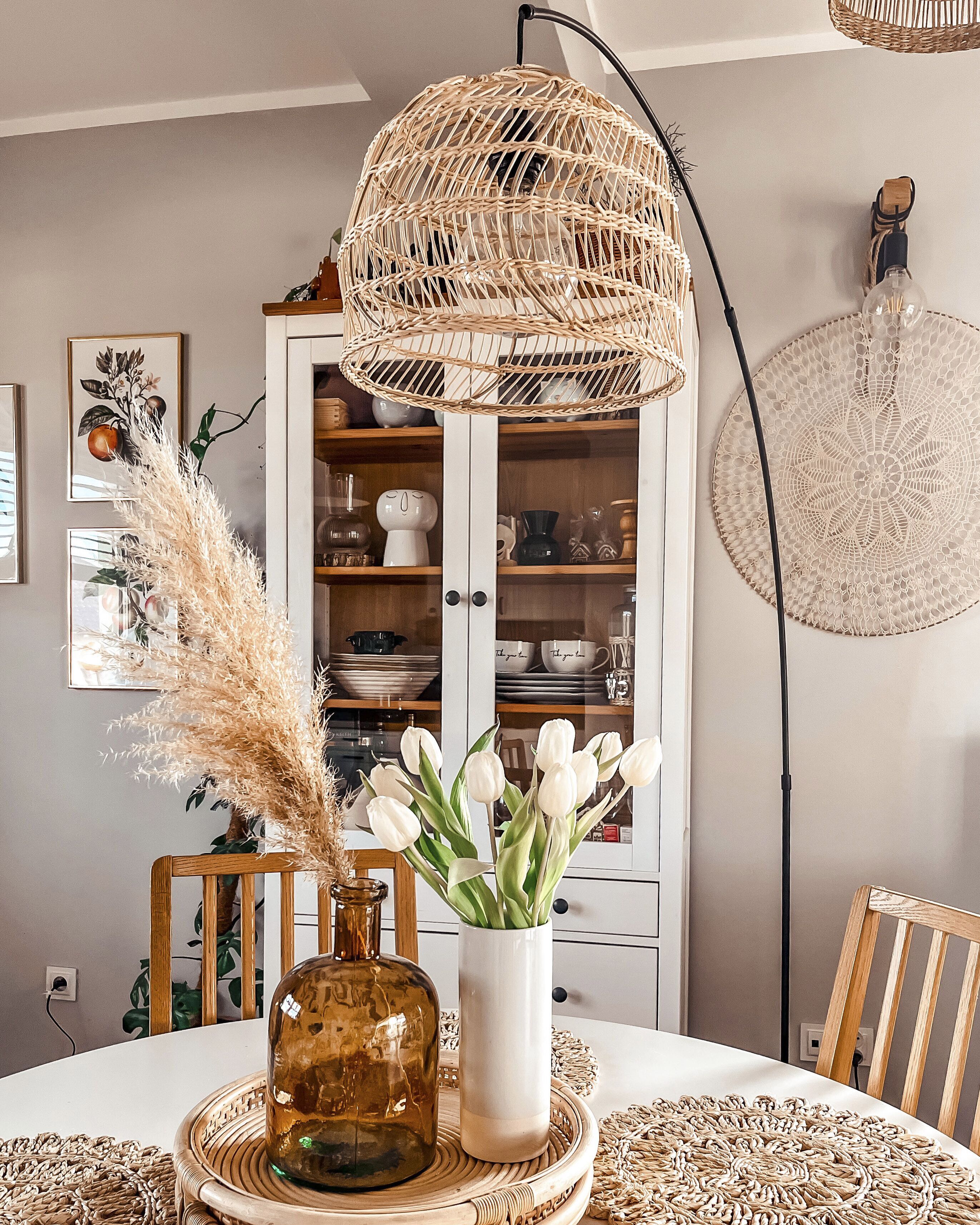 Lampe sur pied avec abat-jour en rotin clair GUAVIARE | Beliani.fr