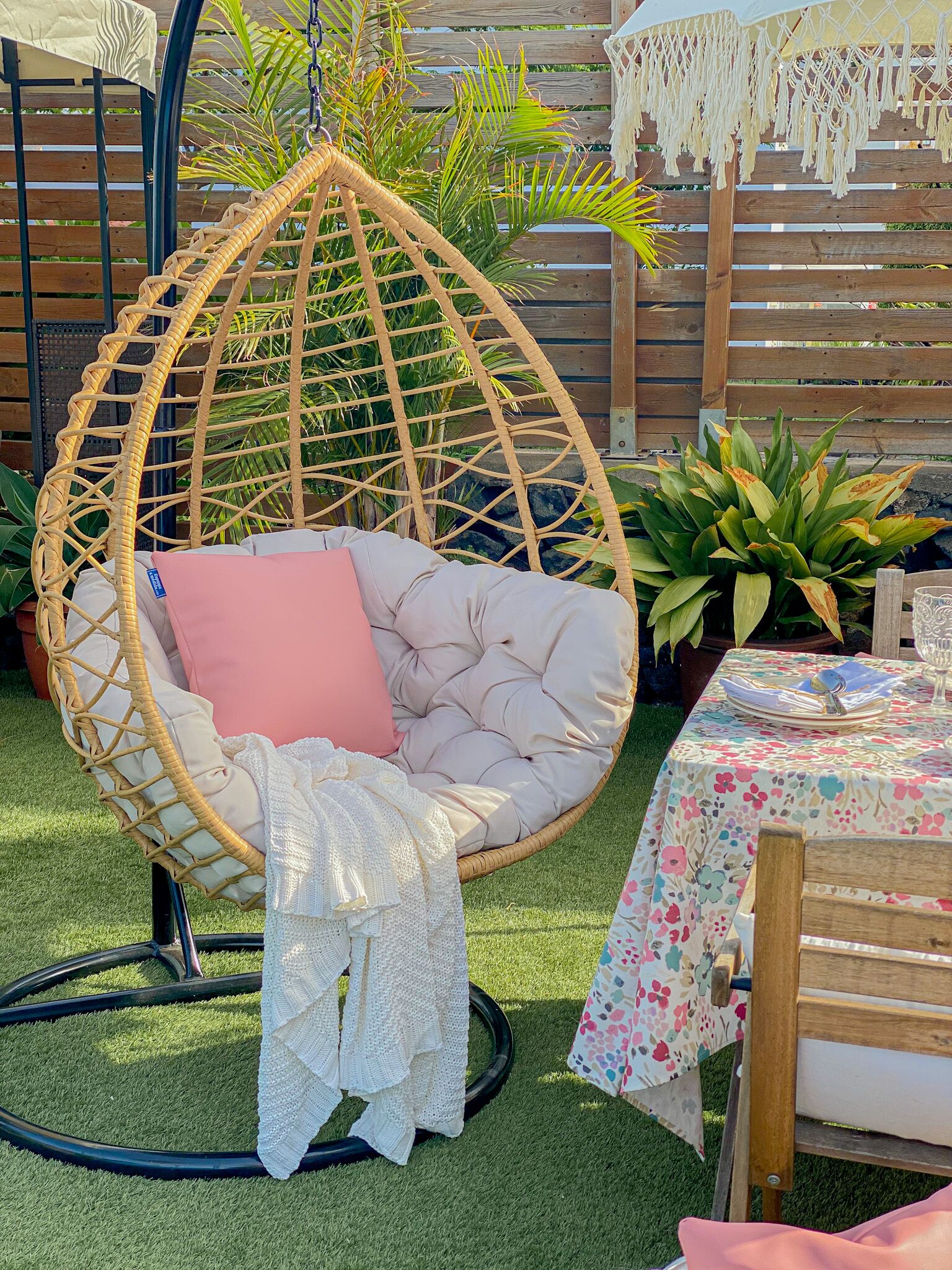 Hängesessel Rattan beige ø 97 cm ARSITA | Beliani.ch