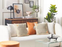 Koristetyyny monivärinen 45 x 45 cm 2 kpl CALIBRACHOA Koristetyyny monivärinen 45 x 45 cm 2 kpl CALIBRACHOA