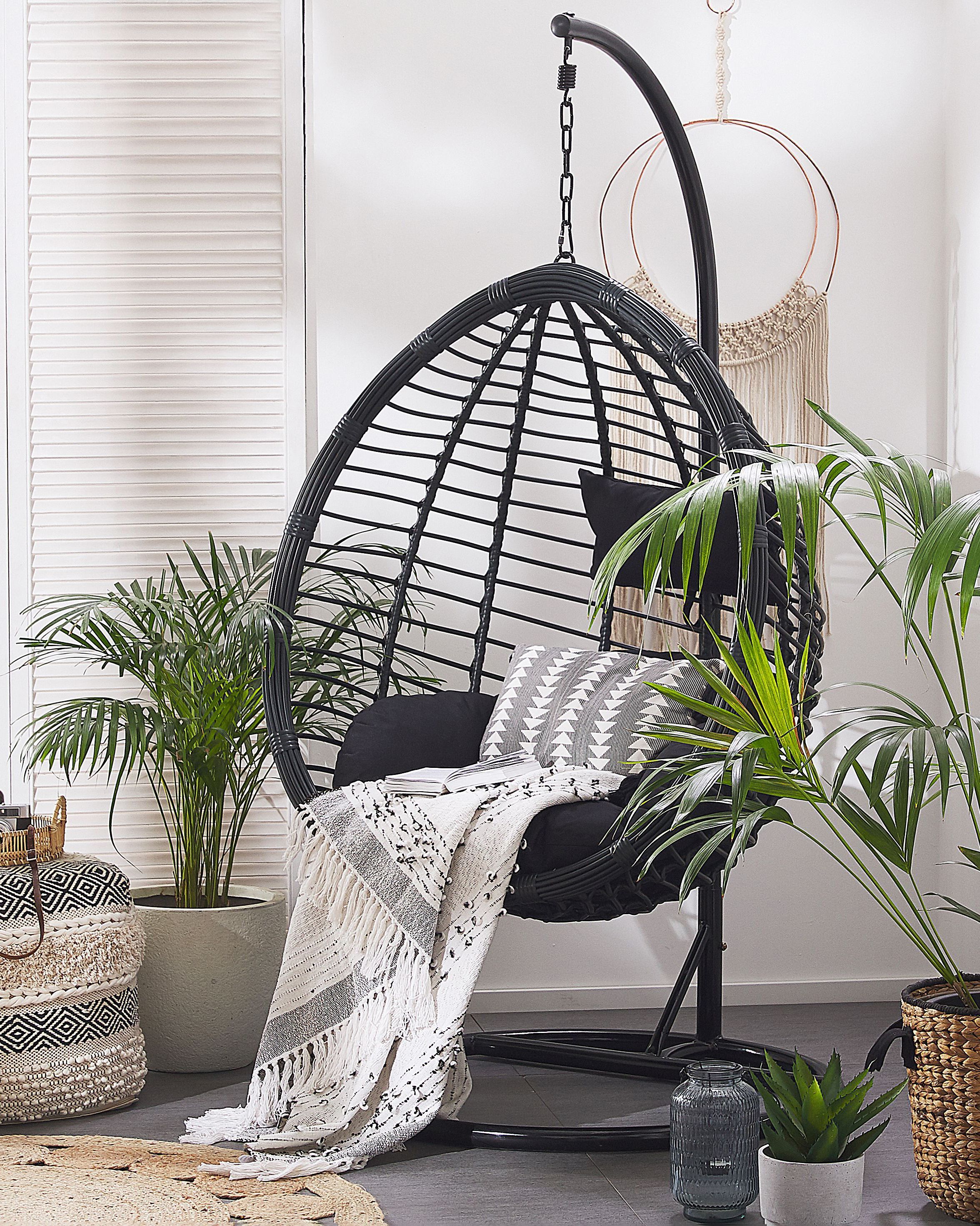 Hängesessel mit Gestell Rattan schwarz ø 97 cm TOLLO Beliani.ch
