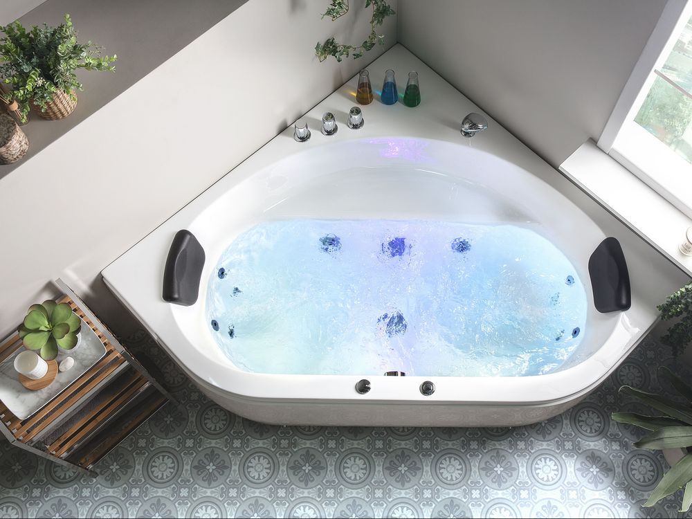 Whirlpool Corner Bath with LED 1400 x 1400 mm White MEVES Beliani.co.uk