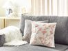 Bawełniana poduszka dekoracyjna haftowana w kwiaty 45 x 45 cm biała z różowym LUDISIA_892625