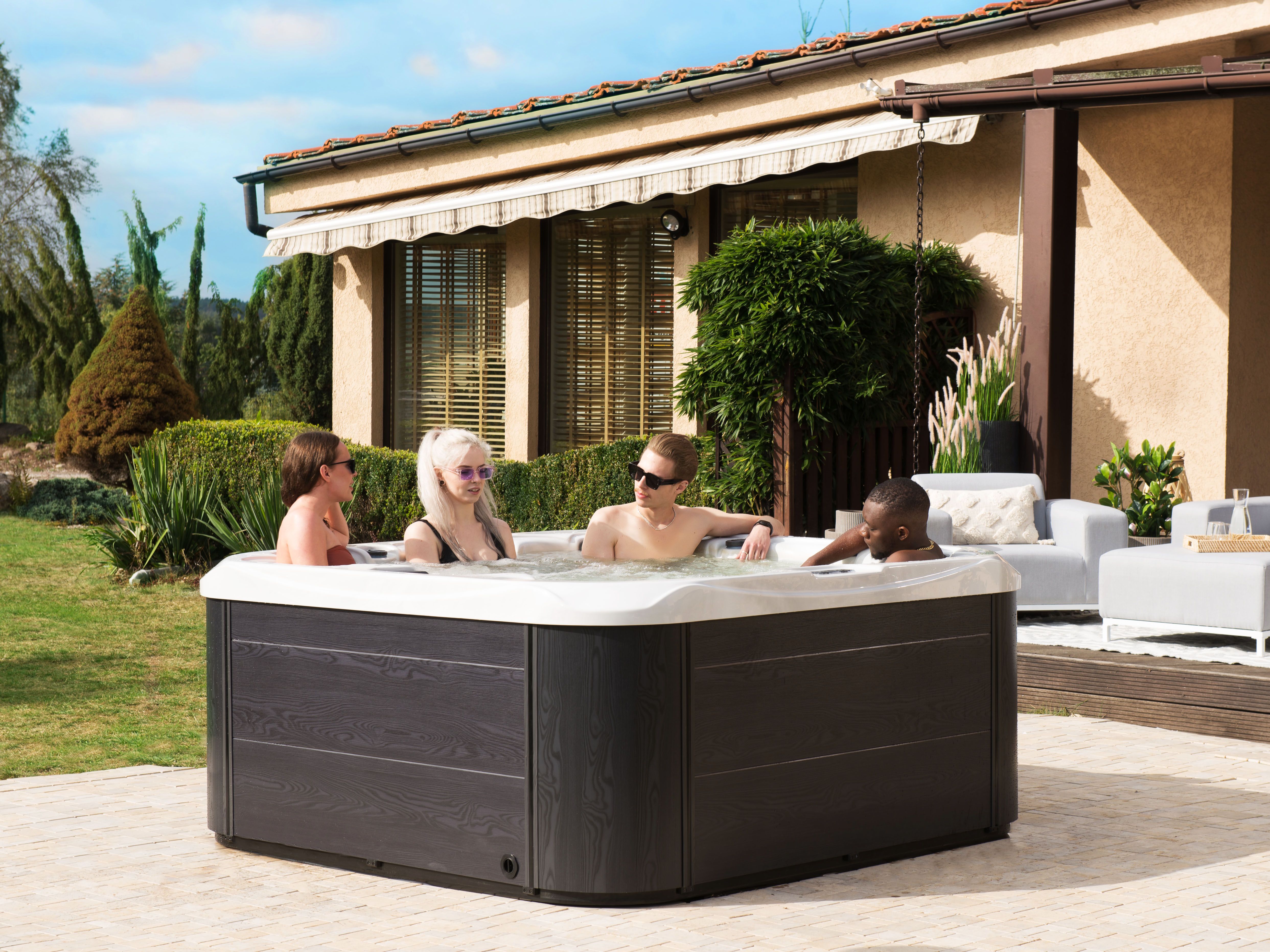 Whirlpool Outdoor weiss mit LED quadratisch 200 x 200 cm LASTARRIA ...