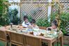 Akátový zahradní jídelní stůl 210 x 90 cm ze světlého dřeva LIVORNO_831832