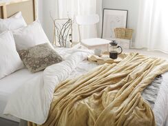 Sinapinkeltainen kankainen huopa 150 x 200 cm SAITLER