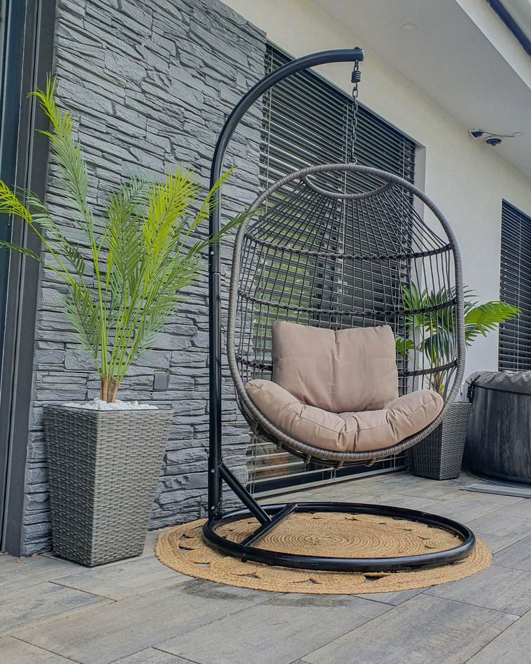 PE Rattan Hanging Chair Black ALBA Beliani.co.uk