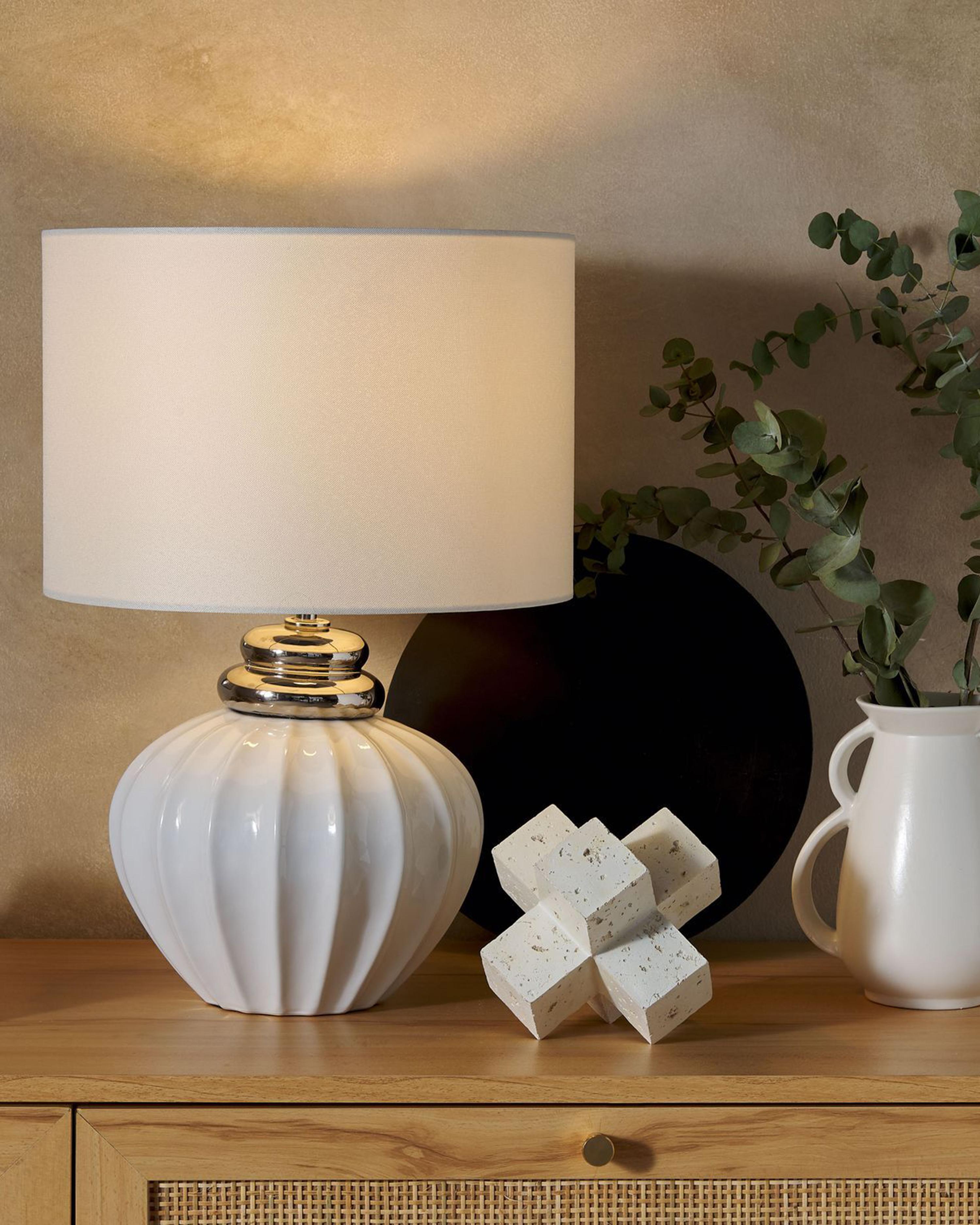 Pöytävalaisin keraaminen valkoinen NERIS Pöytävalaisin keraaminen valkoinen NERIS