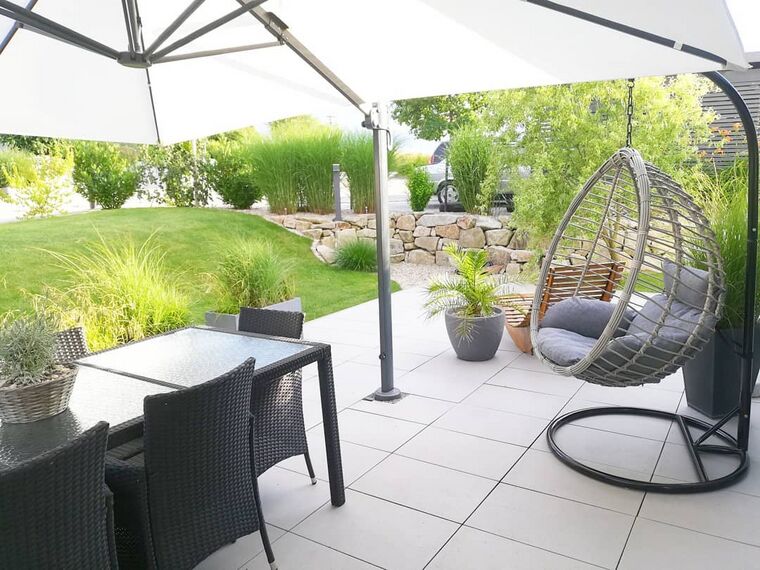 PE Rattan Hanging Chair with Stand Grey TOLLO Beliani.co.uk