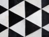 Tapis à motifs triangulaires noir et blanc 140 x 200 cm  ODEMIS_689621