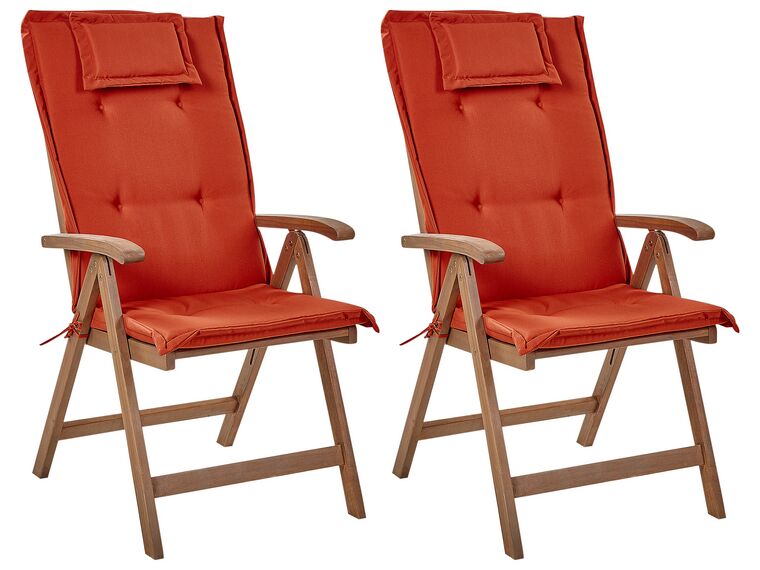 Sada 2 zahradních skládacích židlí z tmavého akáciového dřeva s červenými polštáři AMANTEA_879632
