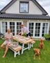 Set de jardin table et bancs en bois avec pieds blancs SCANIA_871204
