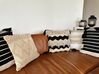 Bawełniana poduszka w geometryczny wzór z frędzlami 45 x 45 cm beżowo-czarna HYDRANGEA_835118