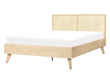 Ratanová posteľ 140 x 200 cm svetlé drevo MONPAZIER