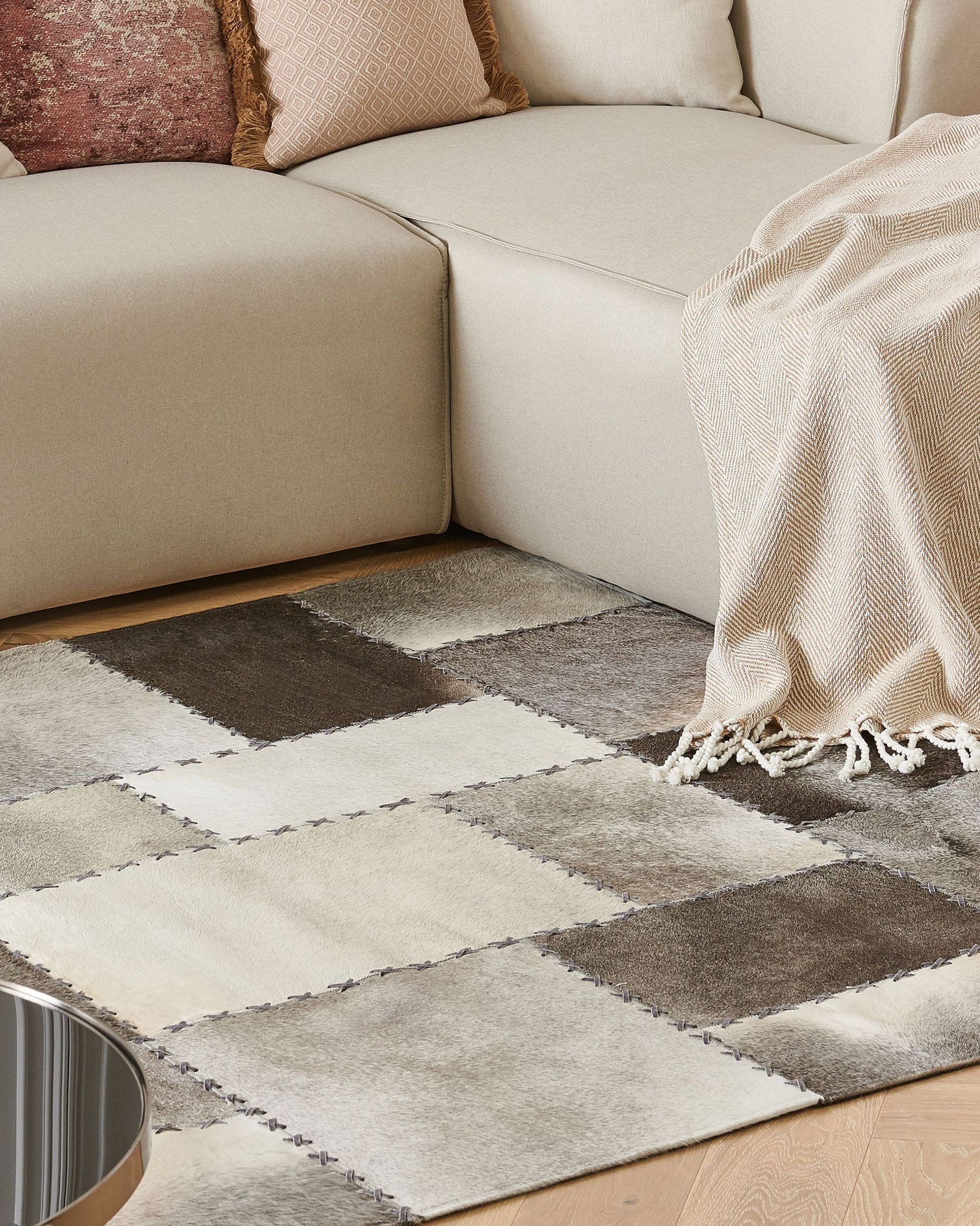 Alfombra de piel patchwork marrón 140x200 cm PERVARI | Beliani.es