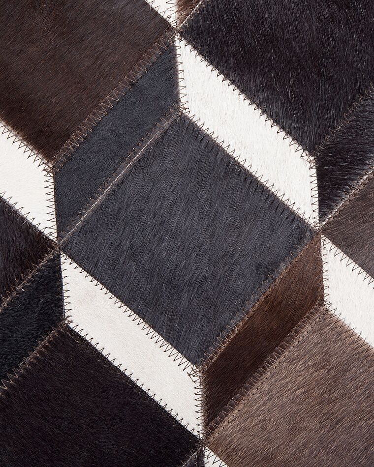 Round Cowhide Area Rug ⌀ 140 cm Brown ALPKOY Beliani.co.uk