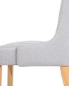 Conjunto de 2 sillas de comedor de algodón gris claro/madera clara CHAMBERS_799226