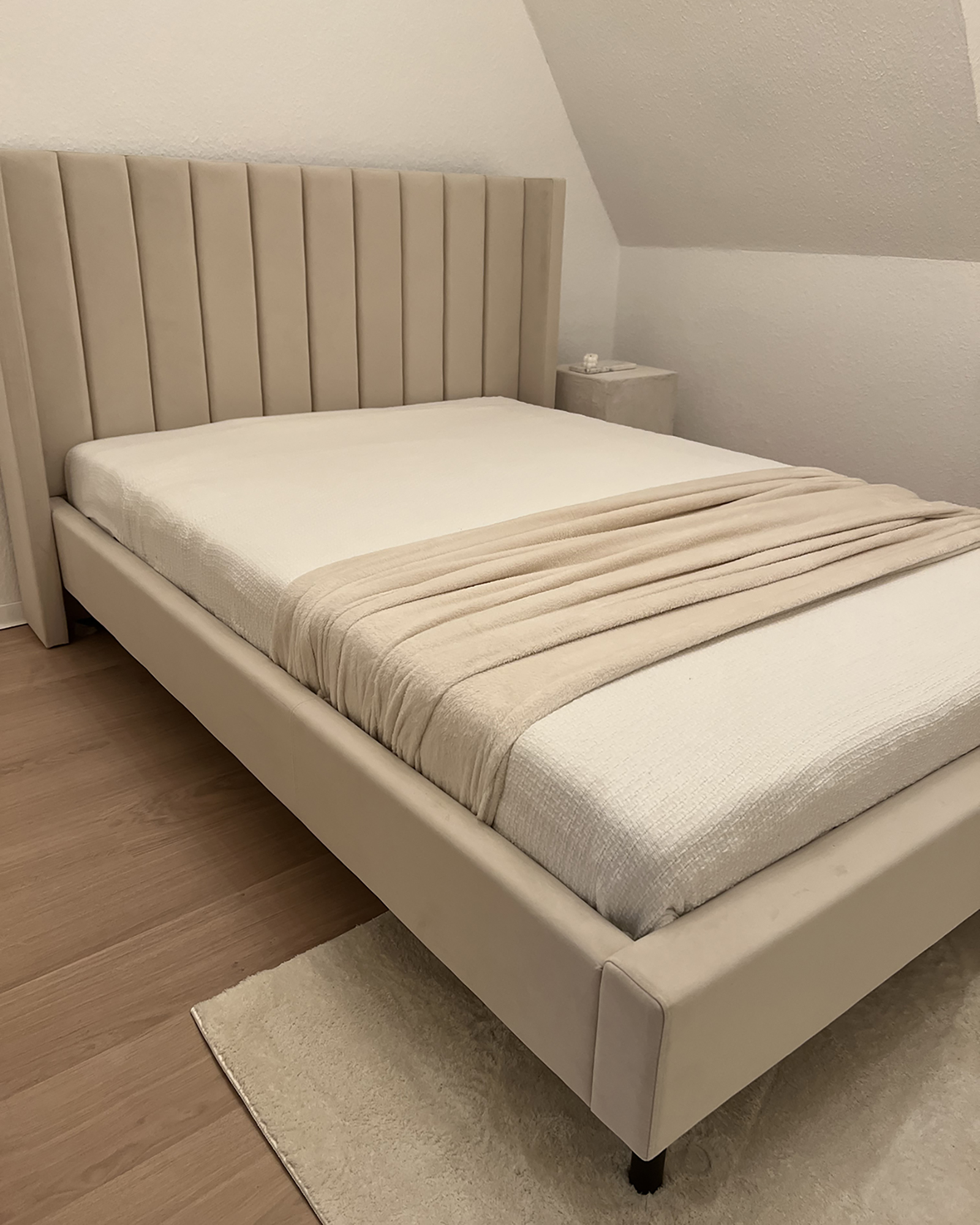 Łóżko welurowe 160 x 200 cm beżowe VILLETTE_908103