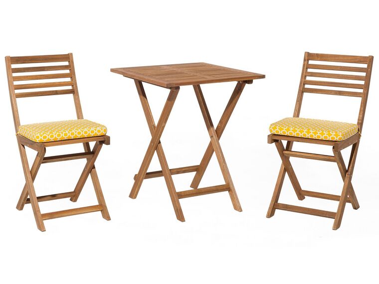 Table et 2 chaises de jardin en bois avec coussins jaunes FIJI_680731