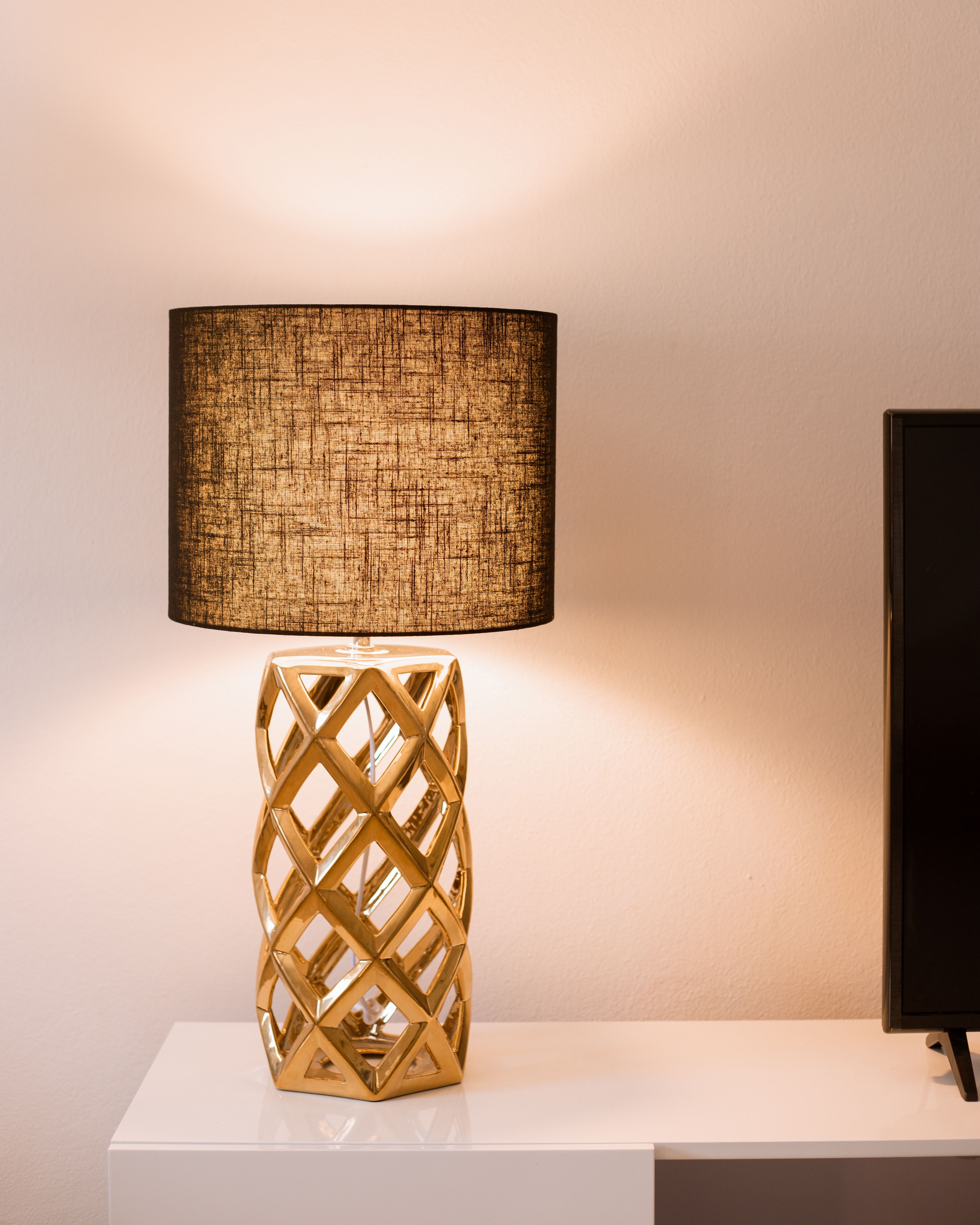 Pöytävalaisin keraaminen musta/kulta SELJA