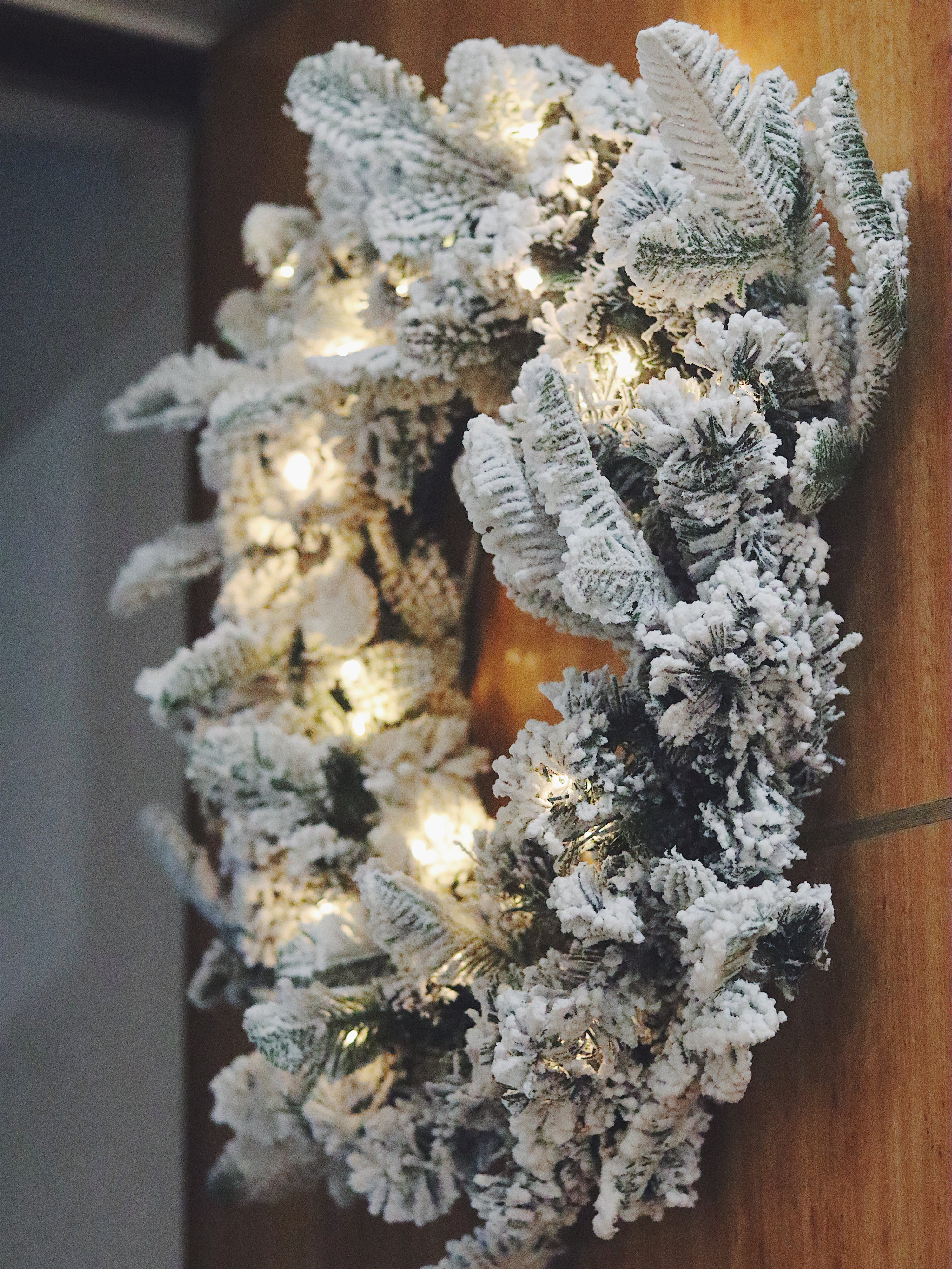 Weihnachtsgirlande weiß mit LED-Beleuchtung Schnee bedeckt 180 cm SUNDO_844640