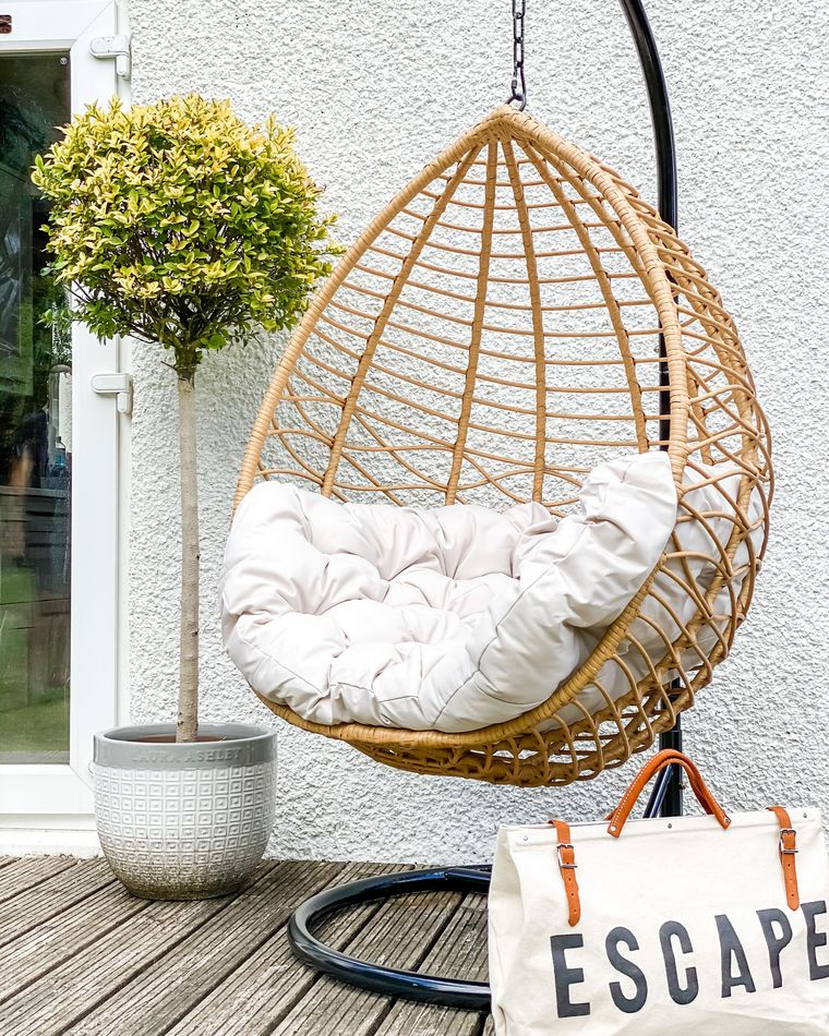 PE Rattan Hanging Chair with Stand Natural ARSITA Beliani.co.uk