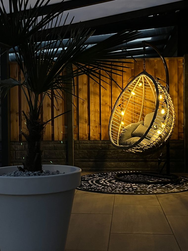 PE Rattan Hanging Chair with Stand Grey TOLLO Beliani.co.uk