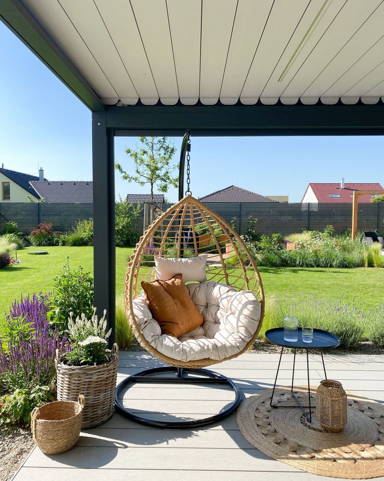 PE Rattan Hanging Chair with Stand Natural ARSITA Beliani.co.uk