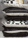 2 poduszki dekoracyjne w jodełkę 45 x 45 cm czarno-białe HELCONIA_769648