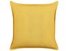 Welurowa poduszka dekoracyjna wzór w słońca 45 x 45 cm żółta RAPIS_838458