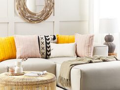 Vaaleanpunainen keinoturkis koristetyynysetti 45 x 45 cm 2 kpl PUMILA Vaaleanpunainen keinoturkis koristetyynysetti 45 x 45 cm 2 kpl PUMILA