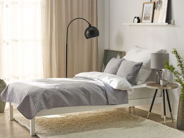 Preget sengeteppe med to grå puter 160 x 220 cm ALAMUT