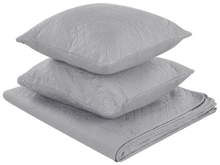 Preget sengeteppe med to grå puter 160 x 220 cm ALAMUT_821743