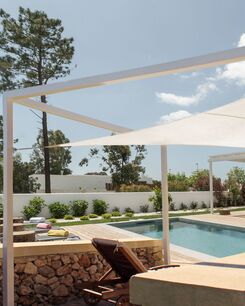 Aurinkopurje kolmio beige 300 x 300 cm LUKKA Aurinkopurje kolmio beige 300 x 300 cm LUKKA