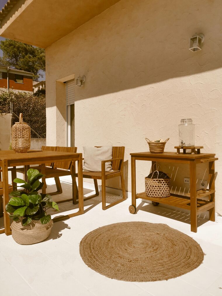 Ensemble de jardin en bois avec 6 chaises et table à roulette SASSARI Beliani.fr