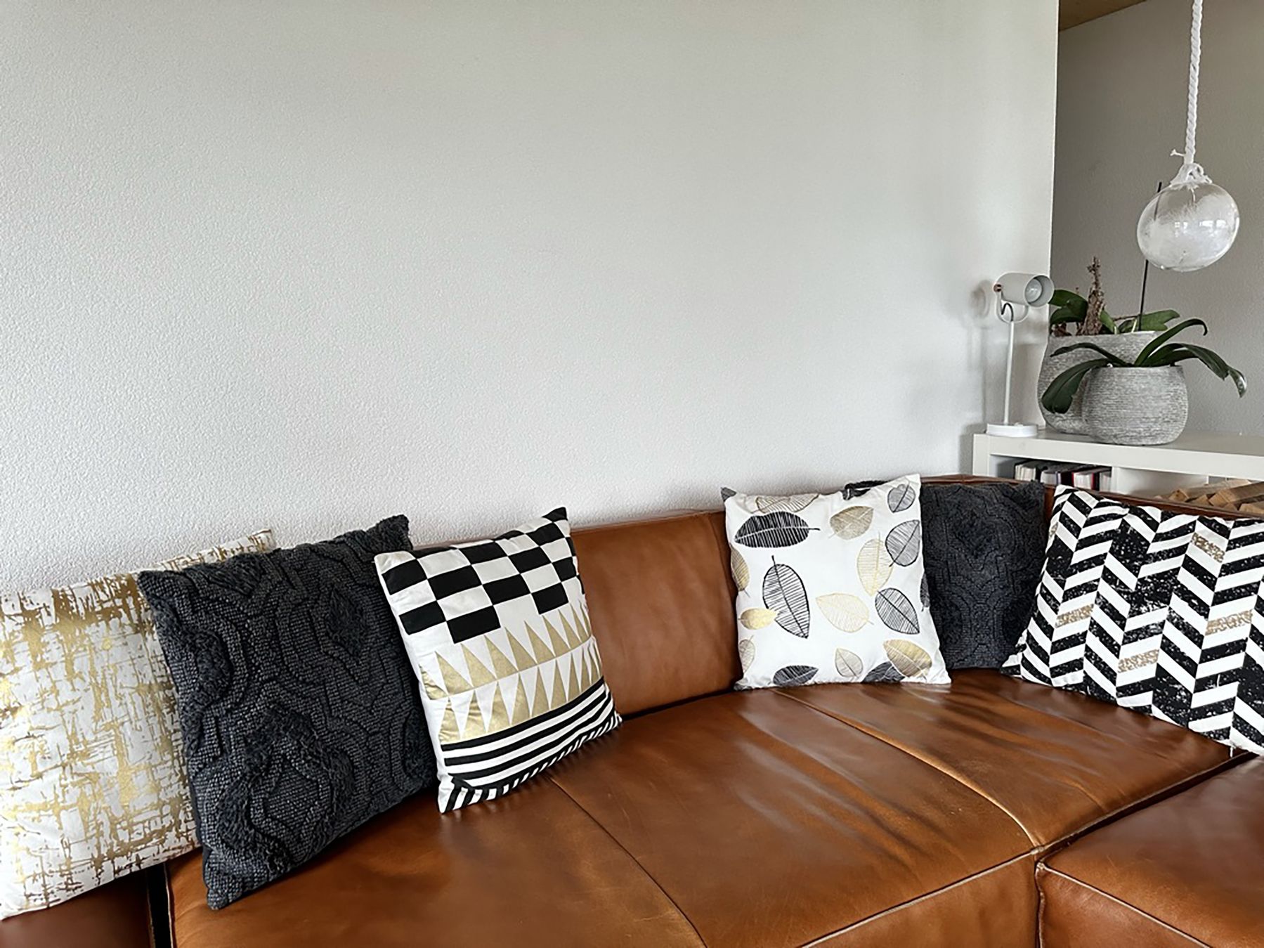 Set di 2 federe per cuscini decorativi grigio-blu da 18 x 18 pollici con motivo astratto moderno, bianco e blu navy, per la casa | Leroy Merlin